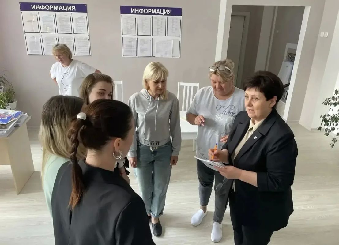 21 августа 2026 года представители партии «Единая Россия» Ясиноватского муниципального совета Ольга Безуглая и Антон Никитин провели встречи с жителями округа