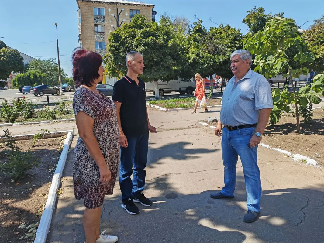 Встреча с населением. Депутат Торезского городского совета Игорь Неваленный провёл встречу с населением по улице Пионерской