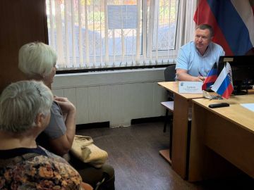 Приём граждан в общественной приёмной партии "Единая Россия" города Снежное