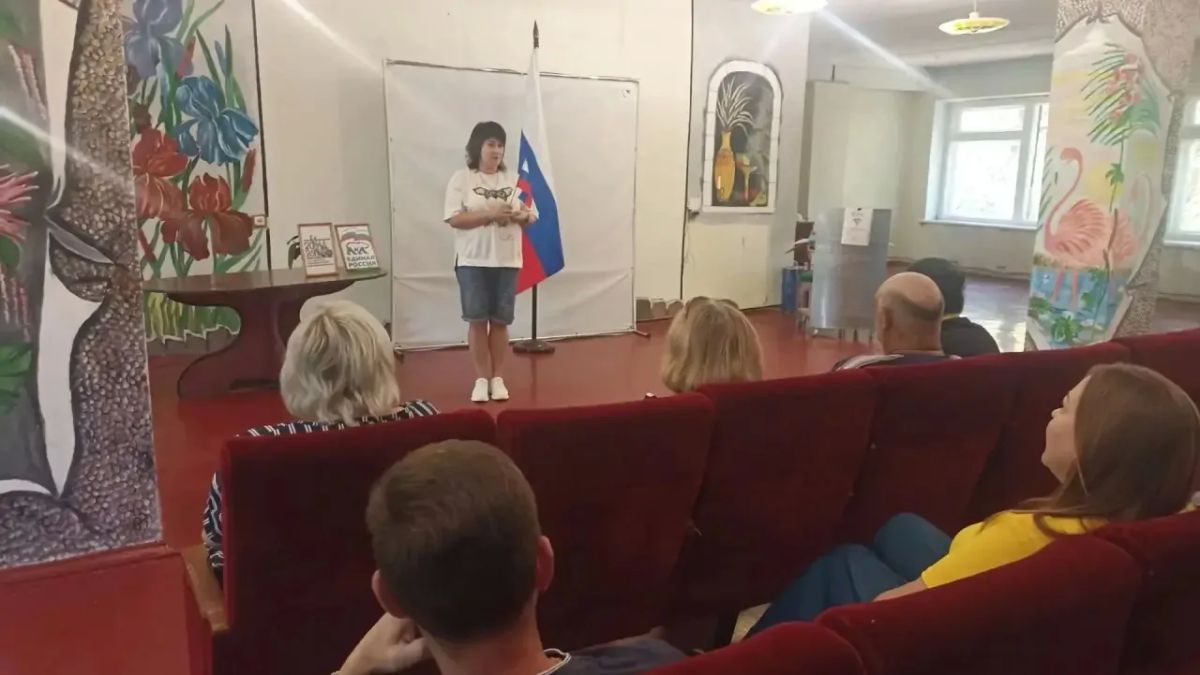 22 августа в МБУ "Городской парк культуры и отдыха им. А.П.Чехова" было проведено тематическое мероприятие приуроченное к Дню флага России 22 августа в МБУ "Городской парк культуры и отдыха им. А.П.Чехова" было проведено тематическое мероприятие приуроченное к Дню флага России