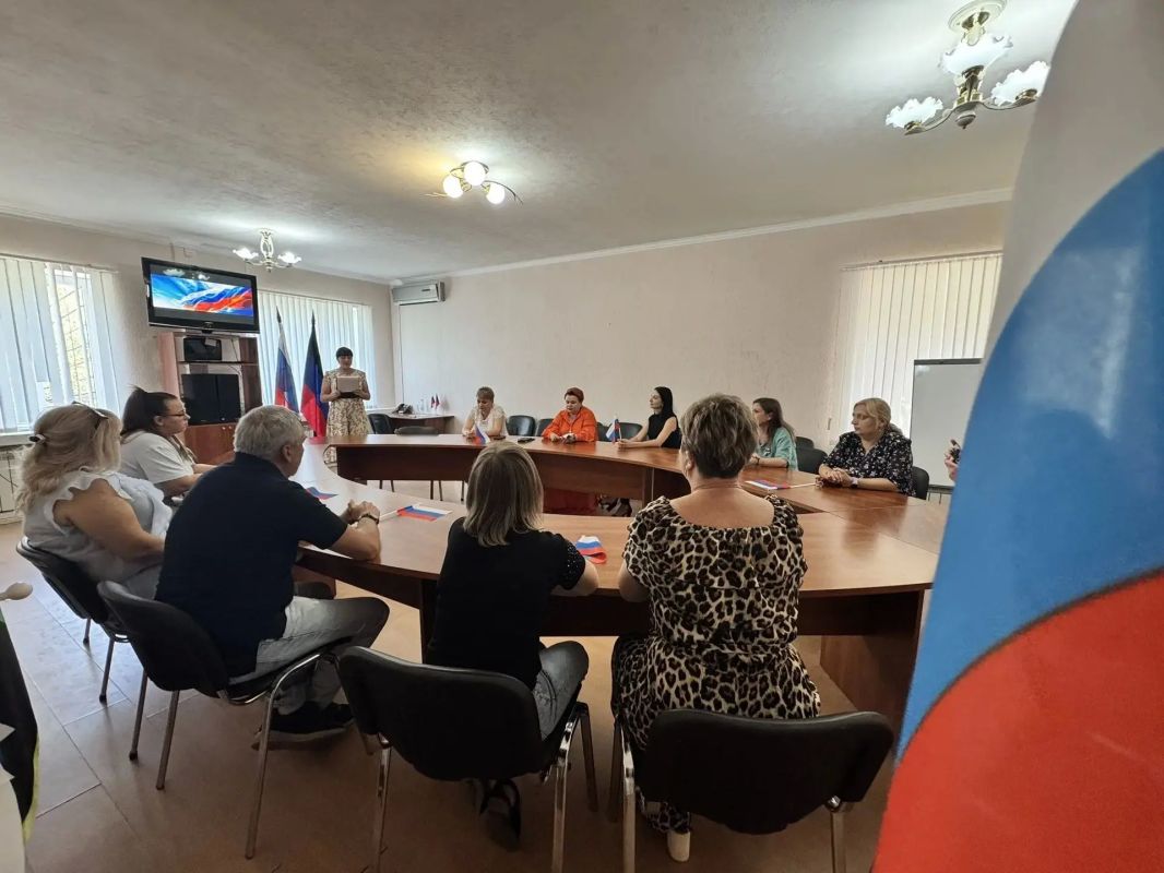 В Ждановке Шахтерского округа торжественно отметили День Государственного флага Российской Федерации В Ждановке Шахтерского округа торжественно отметили День Государственного флага Российской Федерации