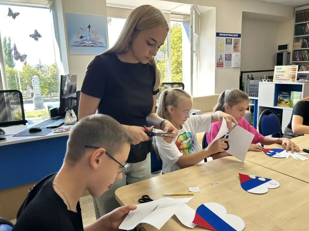 Работа с детьми. Отдел опеки и попечительства Администрации Мангушского муниципального округа не мог остаться в стороне от этого значимого события и с радостью присоединился к празднованию! Мы провели увлекательный... Работа с детьми. Отдел опеки и попечительства Администрации Мангушского муниципального округа не мог остаться в стороне от этого значимого события и с радостью присоединился к празднованию! Мы провели увлекательный...