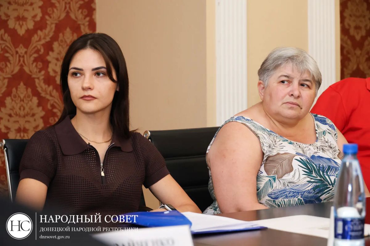 Депутаты содействуют в восстановлении жилья в Калининском районе Донецка после атаки украинского БПЛА Депутаты содействуют в восстановлении жилья в Калининском районе Донецка после атаки украинского БПЛА
