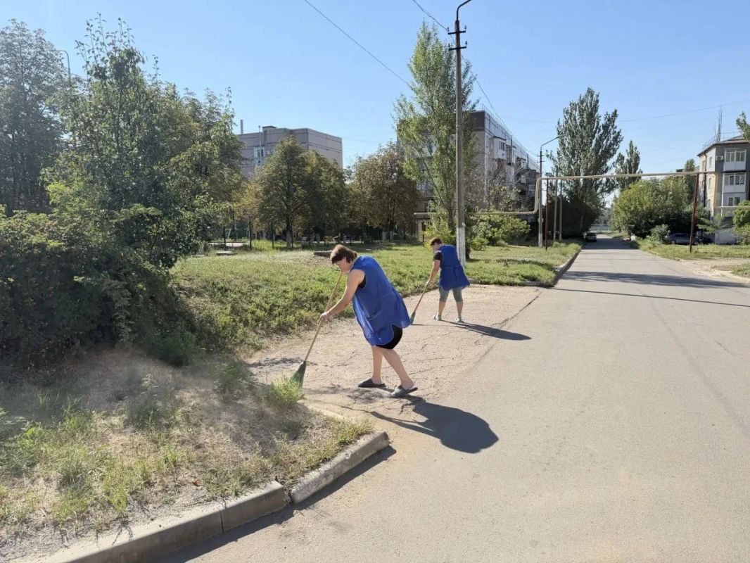 В Ждановке прошел субботник В Ждановке прошел субботник