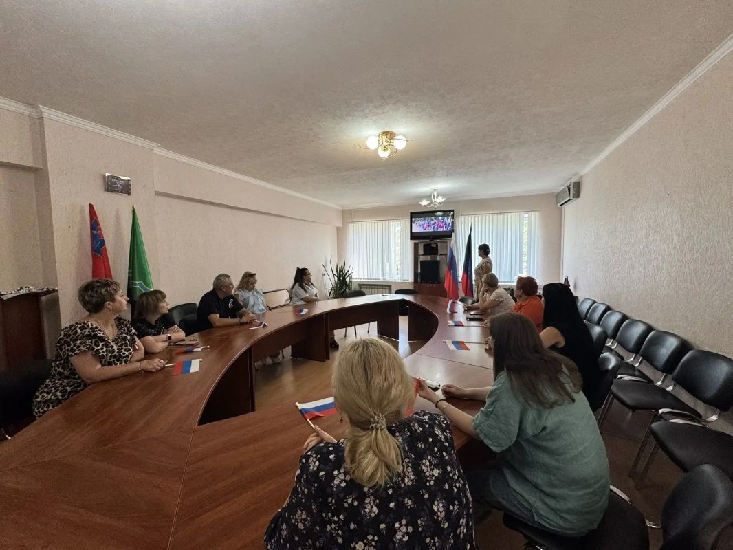 В Ждановке Шахтерского округа торжественно отметили День Государственного флага Российской Федерации В Ждановке Шахтерского округа торжественно отметили День Государственного флага Российской Федерации