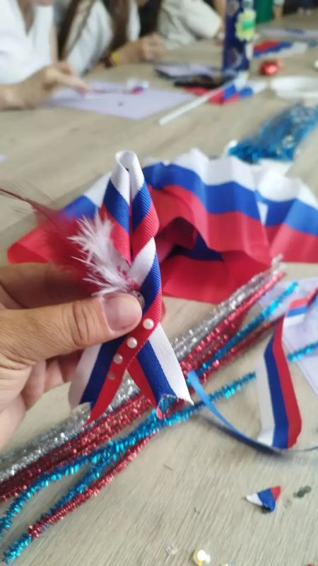 В Доме народов России в Донецке отметили День Государственного флага В Доме народов России в Донецке отметили День Государственного флага