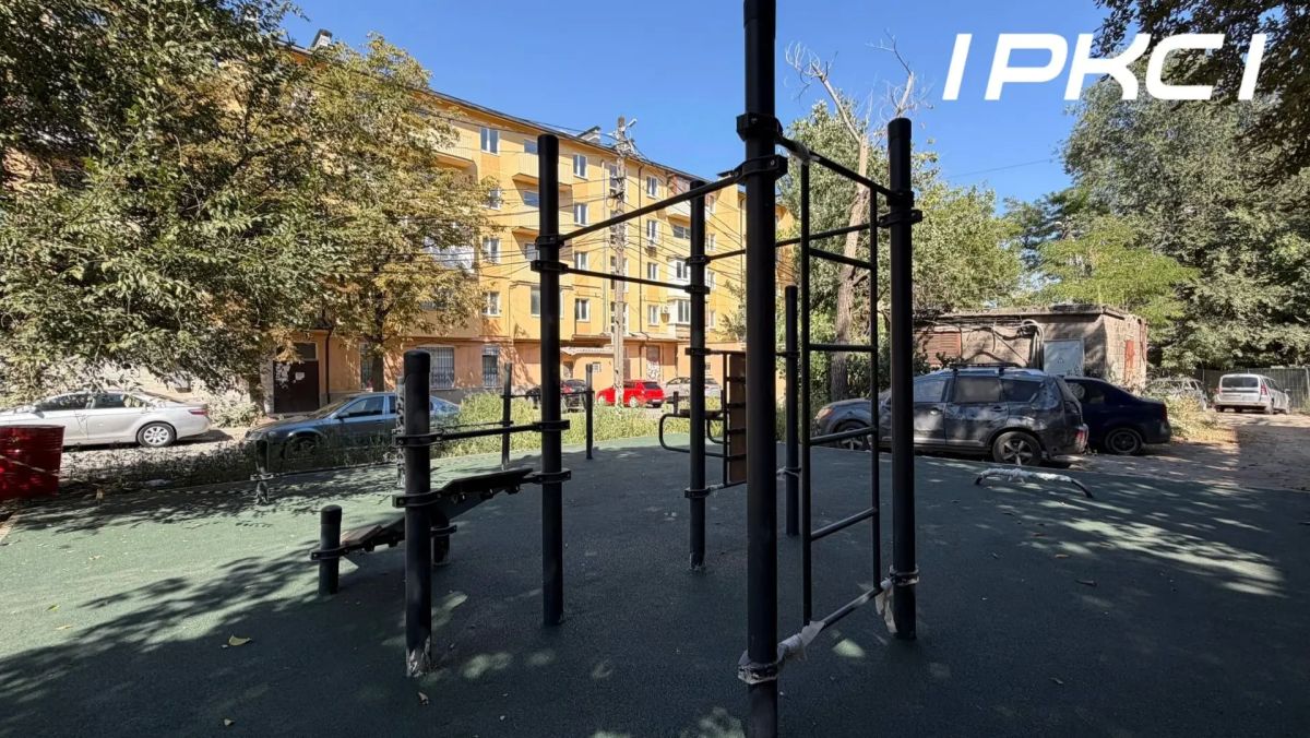 Благоустройство еще одного мариупольского двора выходит на финишную прямую Благоустройство еще одного мариупольского двора выходит на финишную прямую
