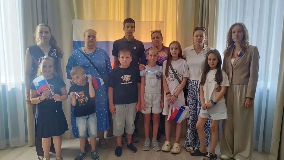 В Доме народов России в Донецке отметили День Государственного флага В Доме народов России в Донецке отметили День Государственного флага