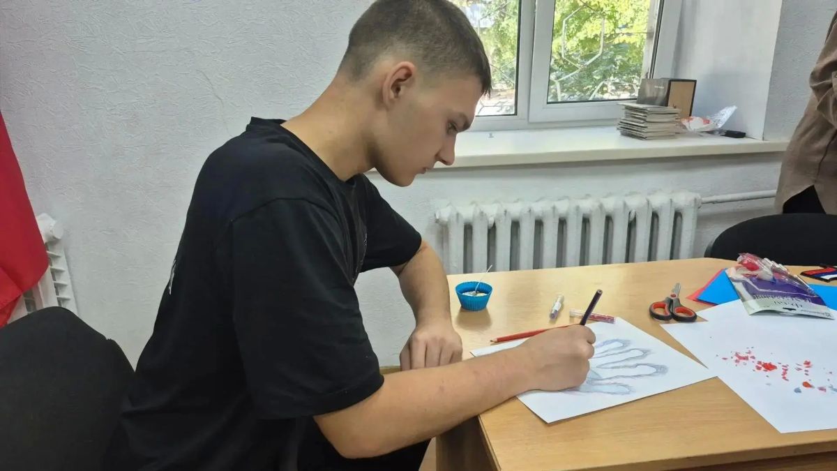 Мастер-класс «Свет триколора» объединил молодежь Шахтерского округа Мастер-класс «Свет триколора» объединил молодежь Шахтерского округа