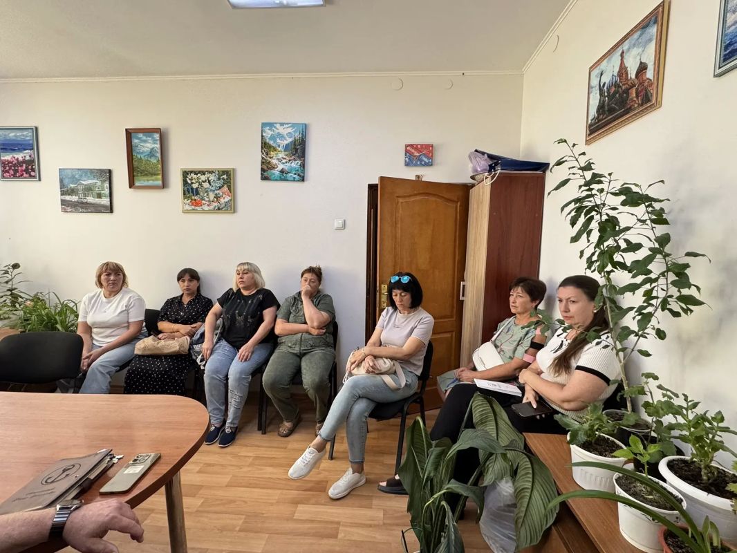 Продолжаются встречи с членами избирательных участков Продолжаются встречи с членами избирательных участков