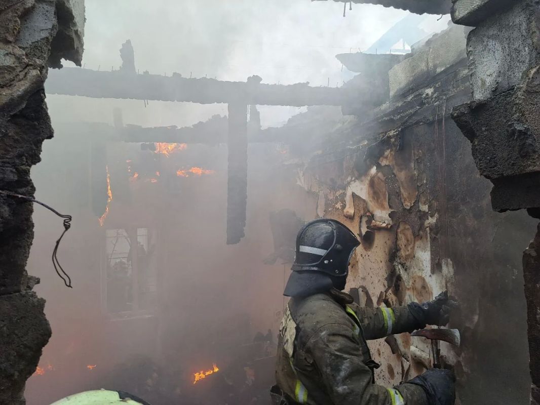 МЧС за сутки ликвидировано 65 пожаров, в том числе 50 - ландшафтных