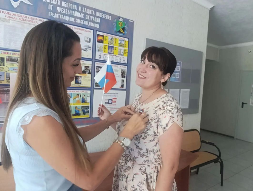 В Ждановке Шахтерского округа торжественно отметили День Государственного флага Российской Федерации В Ждановке Шахтерского округа торжественно отметили День Государственного флага Российской Федерации