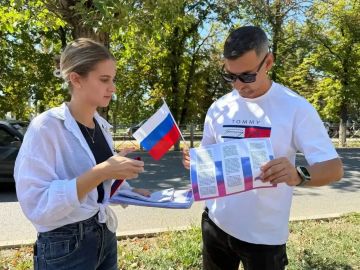 Борис Трима: Акции на улицах округа - раздача лент триколор