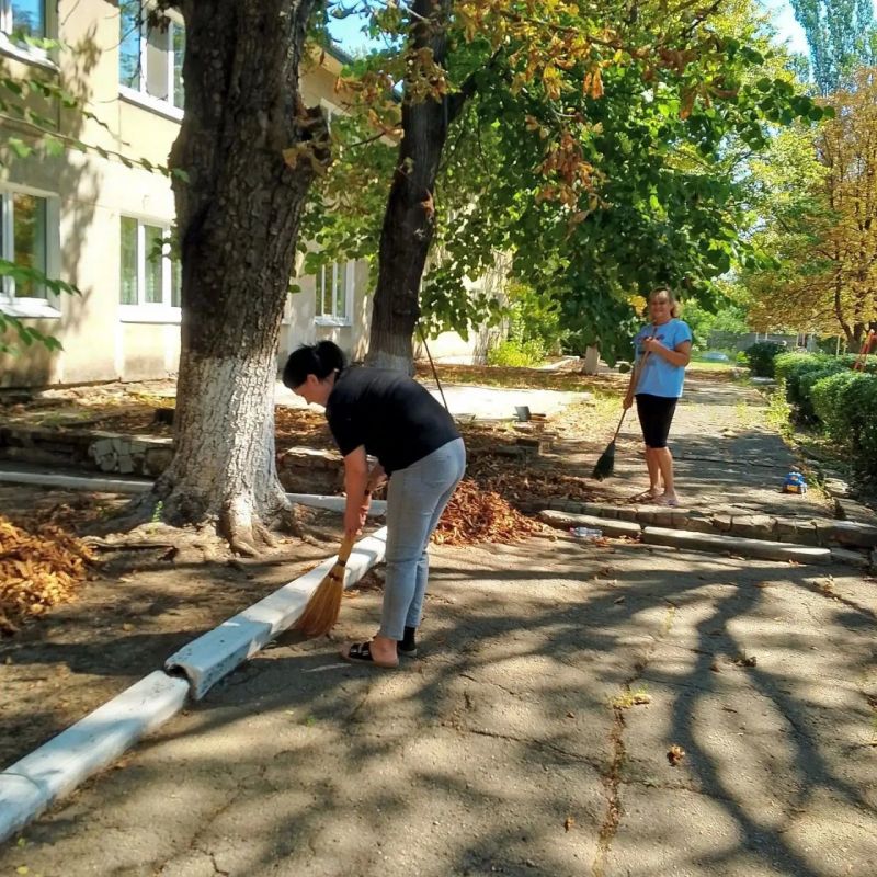 В Ждановке прошел субботник В Ждановке прошел субботник