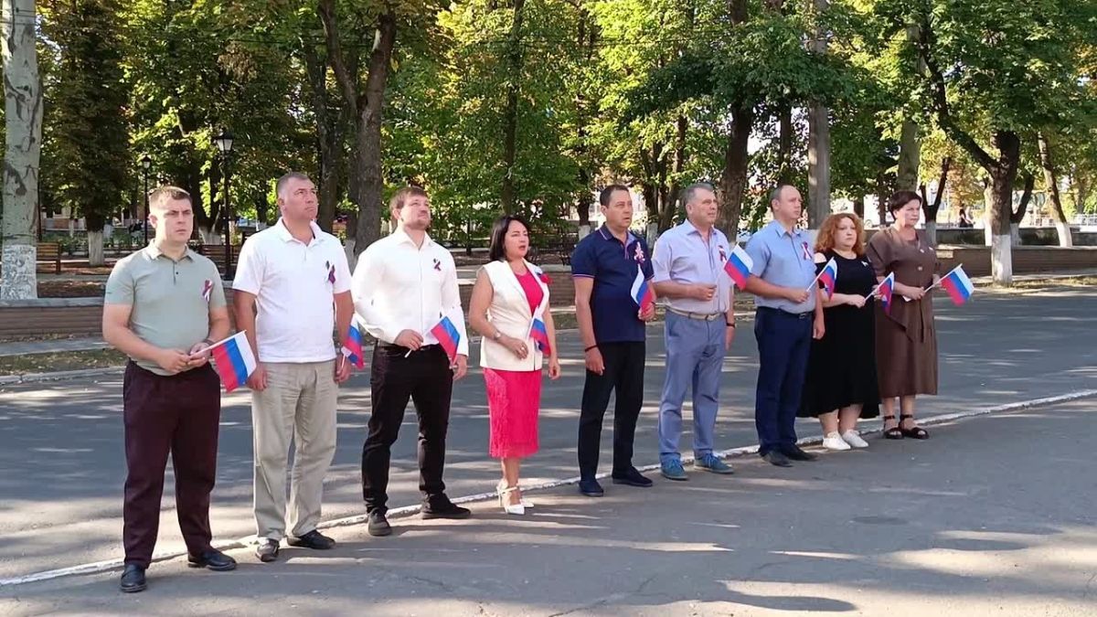 Константин Зинченко: В преддверии Дня Государственного флага Российской Федерации у здания администрации Волновахского муниципального округа состоялось торжественное поднятие главного символа страны