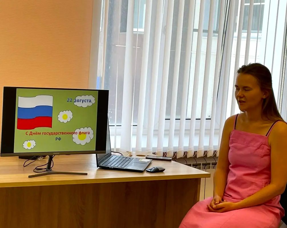 В преддверии Дня Государственного флага России в центре старшего поколения провели познавательную встречу В преддверии Дня Государственного флага России в центре старшего поколения провели познавательную встречу