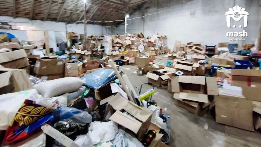 Сыграем в игру? Найдите воришку из Тореза, который спрятался от полиции среди этих картонных коробок в магазине