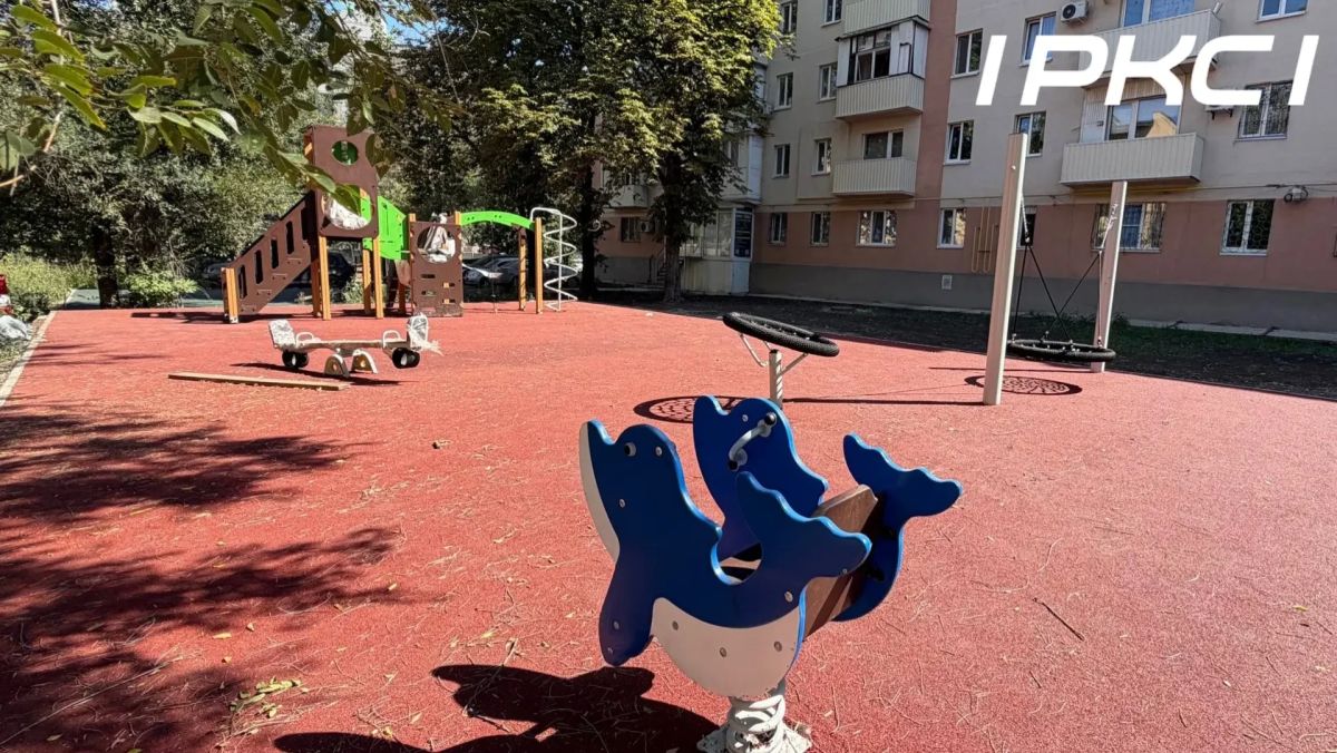 Благоустройство еще одного мариупольского двора выходит на финишную прямую Благоустройство еще одного мариупольского двора выходит на финишную прямую