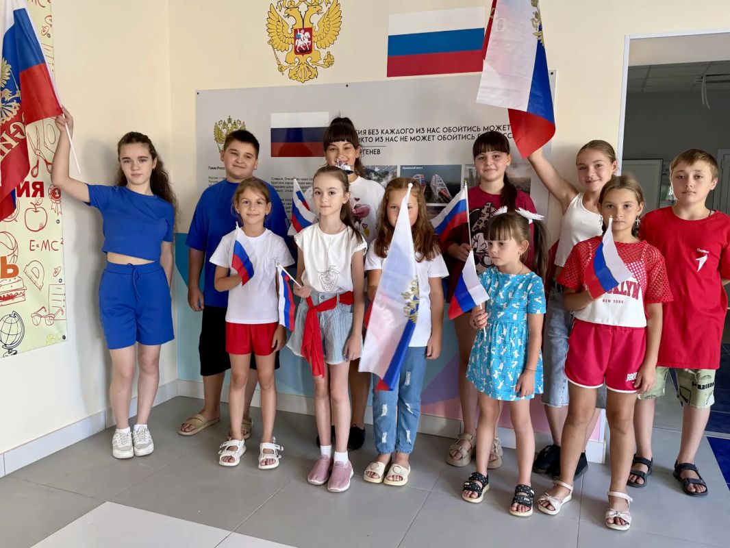 С днём рождения, наш триколор! 22 августа — День Государственного флага России! С днём рождения, наш триколор! 22 августа — День Государственного флага России!