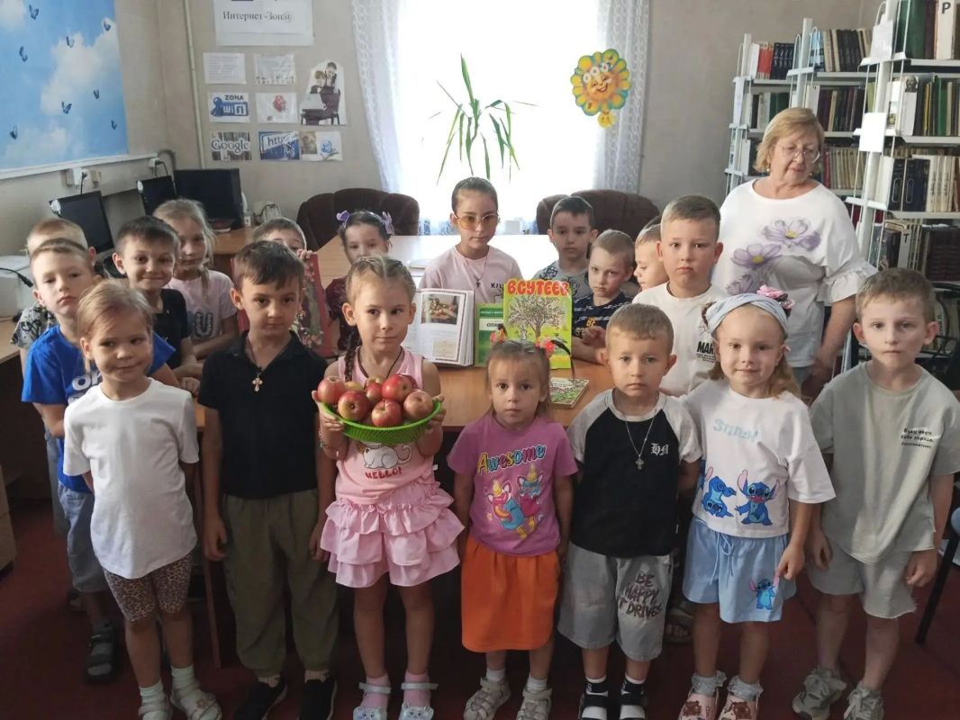 Сегодня в библиотеке – филиале №6 ярко и душевно отметили Яблочный Спас Сегодня в библиотеке – филиале №6 ярко и душевно отметили Яблочный Спас