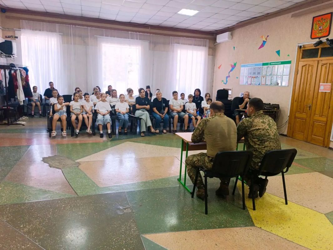 Антон Кольцов: В образовательных учреждениях округа отметили День Государственного флага России Антон Кольцов: В образовательных учреждениях округа отметили День Государственного флага России