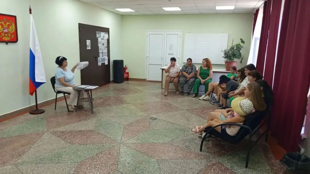 В Азовском сельском клубе прошло мероприятие в рамках партпроекта «Единой России» «Историческая память» В Азовском сельском клубе прошло мероприятие в рамках партпроекта «Единой России» «Историческая память»