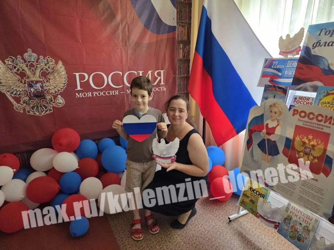 Ко Дню Государственного флага Российской Федерации учреждения культуры города стали площадками для ярких патриотических мероприятий, которые объединили жителей вокруг главного символа страны Ко Дню Государственного флага Российской Федерации учреждения культуры города стали площадками для ярких патриотических мероприятий, которые объединили жителей вокруг главного символа страны