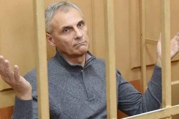 Коррупционный «барон», писавший бриллиантовой ручкой: экс-губернатор Сахалина теперь месит цемент в колонии