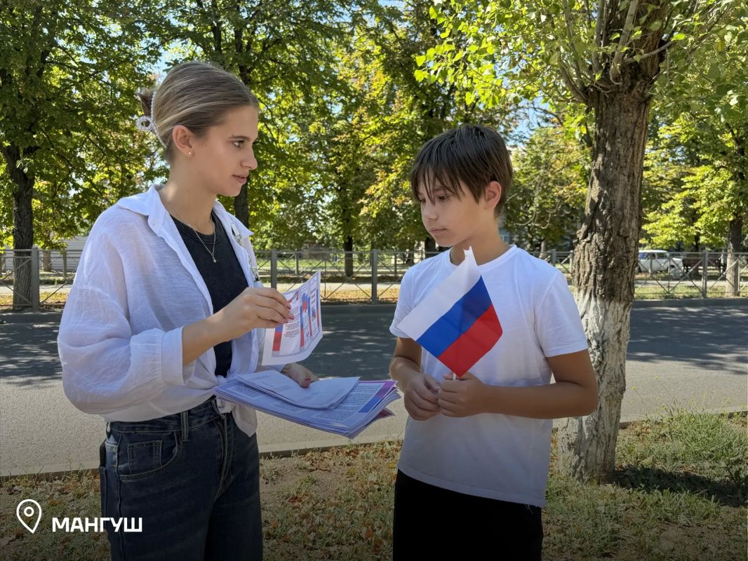В муниципалитетах Республики прошла раздача флажков России В муниципалитетах Республики прошла раздача флажков России