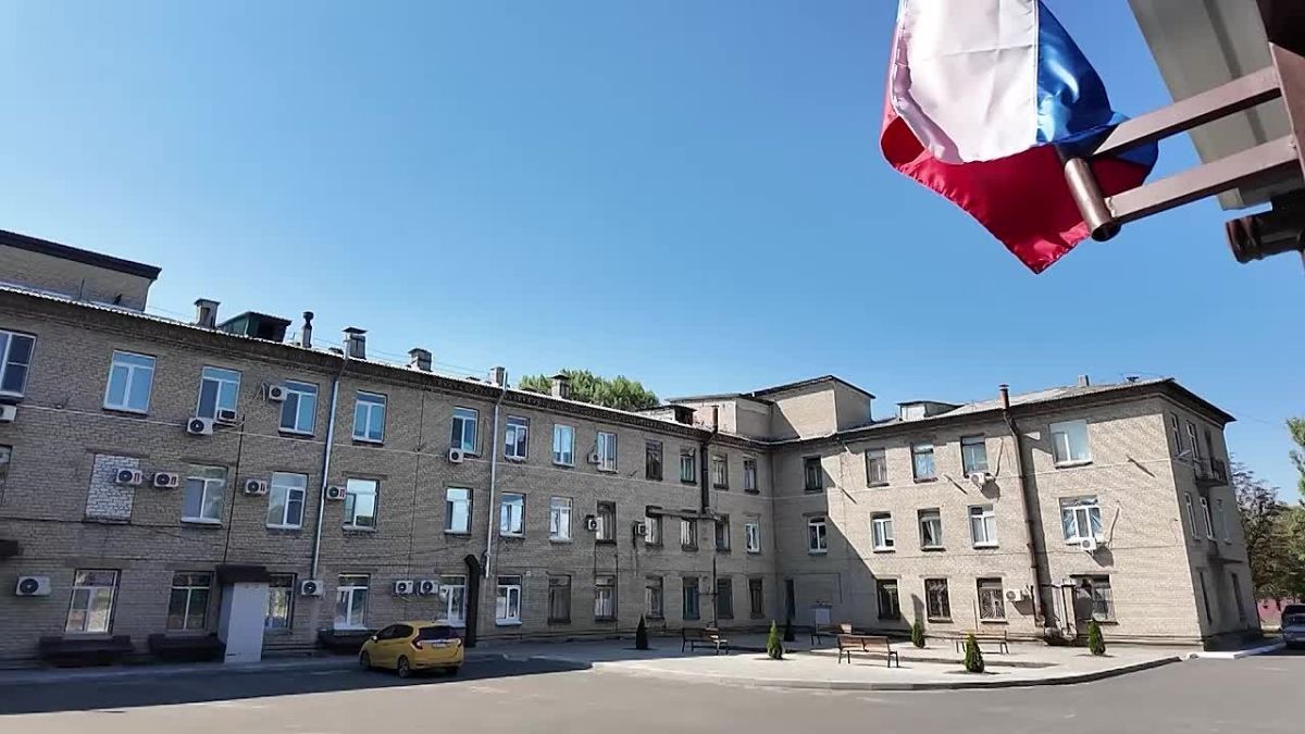 Глава ДНР Денис Пушилин вместе с министром здравоохранения Константином Масниковым, депутатом НС ДНР Виктором Николаенко и мэром Донецка Алексеем Кулемзиным посетили новое сердечно-сосудистое отделение в ЦГКБ № 9