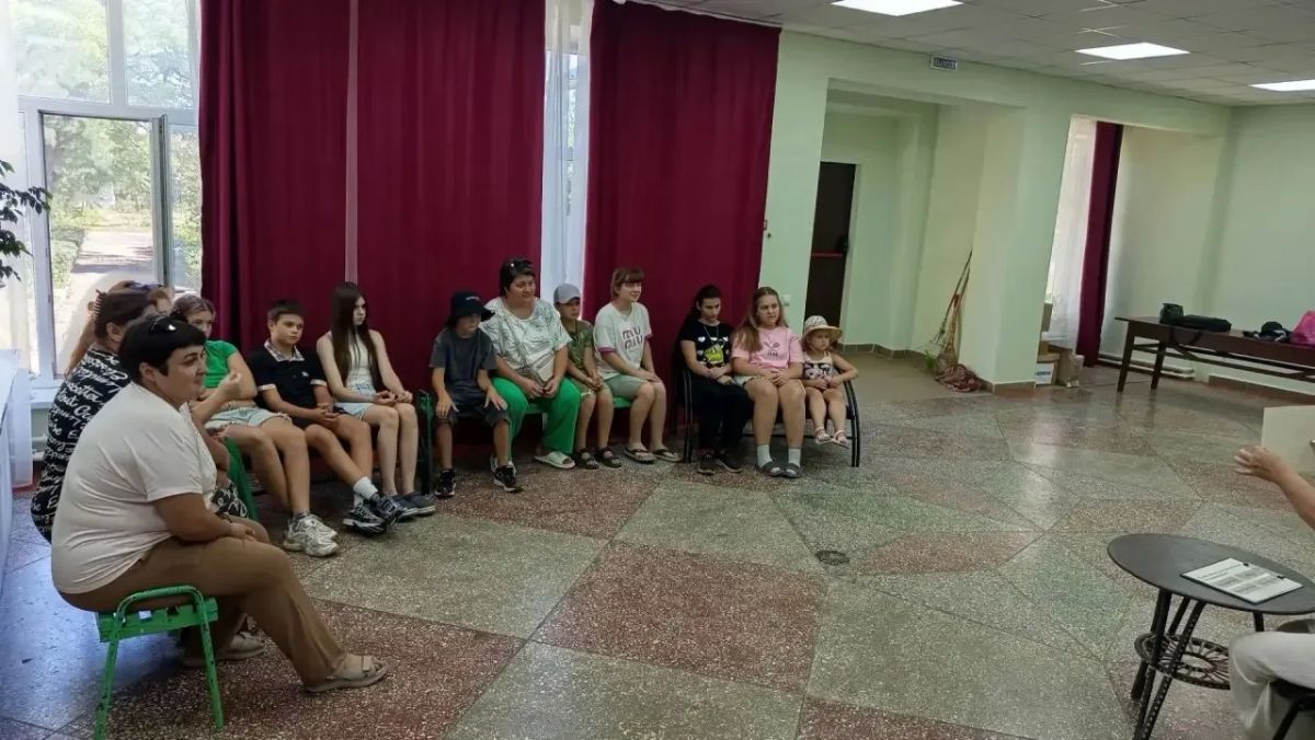 В Азовском сельском клубе прошло мероприятие в рамках партпроекта «Единой России» «Историческая память» В Азовском сельском клубе прошло мероприятие в рамках партпроекта «Единой России» «Историческая память»