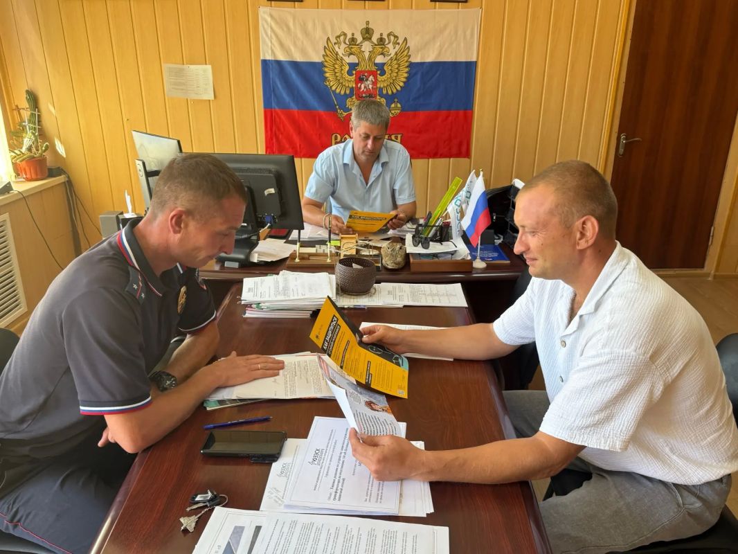 Администрация округа совместно с сотрудниками ОМВД России «Мангушский» провела профилактическую отработку жилого сектора, а также объектов торговли и инфраструктуры Администрация округа совместно с сотрудниками ОМВД России «Мангушский» провела профилактическую отработку жилого сектора, а также объектов торговли и инфраструктуры