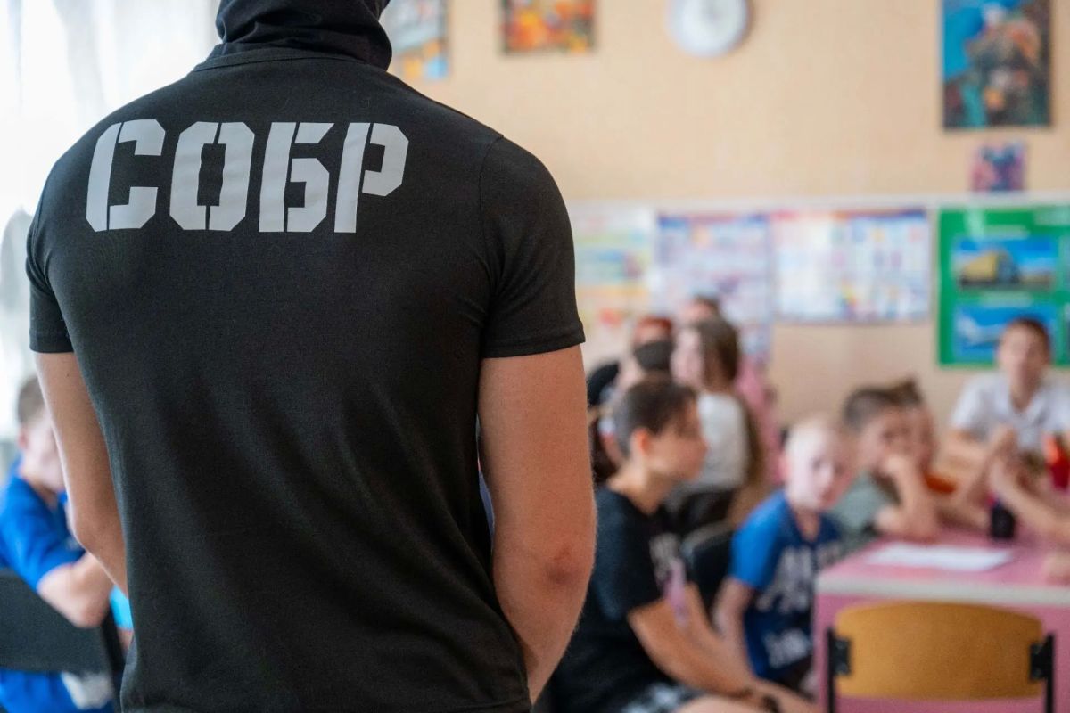 Росгвардейцы провели праздник ко Дню Государственного флага в Донецке Росгвардейцы провели праздник ко Дню Государственного флага в Донецке
