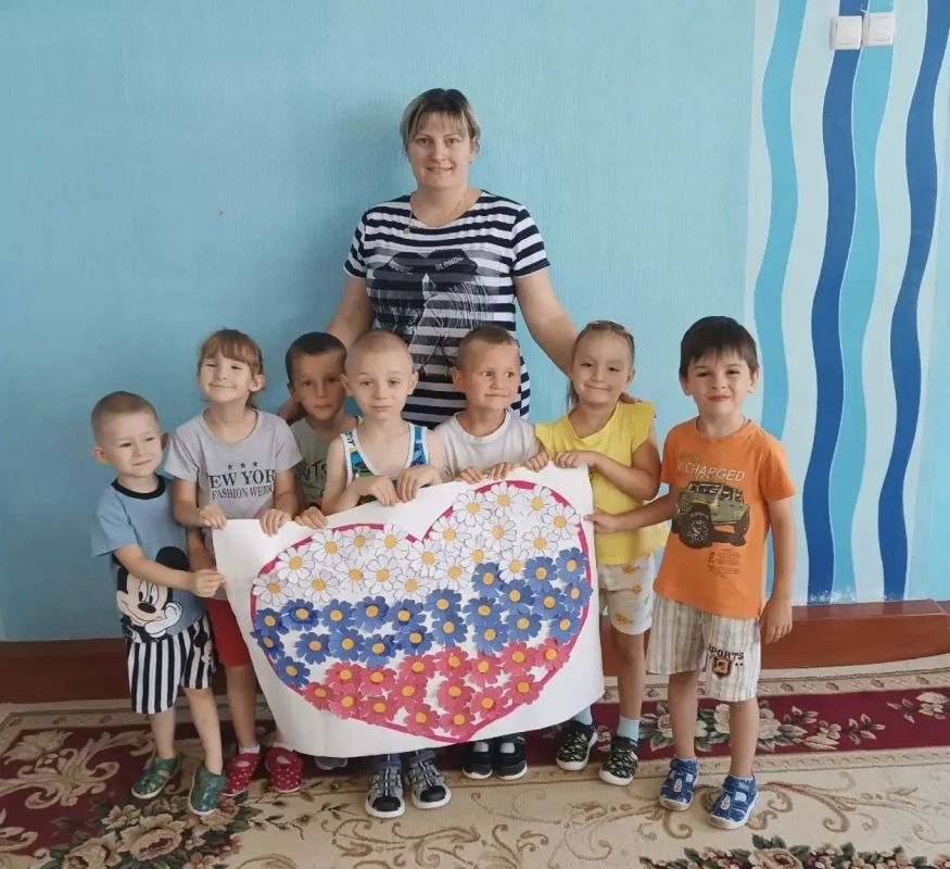 Наталья Бегуненко: В дошкольных учреждениях Петровского района прошли праздничные мероприятия, приуроченные ко Дню Государственного флага Российской Федерации Наталья Бегуненко: В дошкольных учреждениях Петровского района прошли праздничные мероприятия, приуроченные ко Дню Государственного флага Российской Федерации