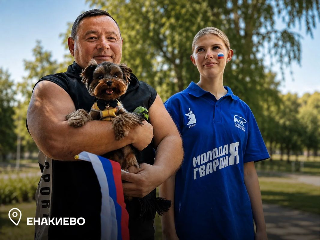В муниципалитетах Республики прошла раздача флажков России В муниципалитетах Республики прошла раздача флажков России
