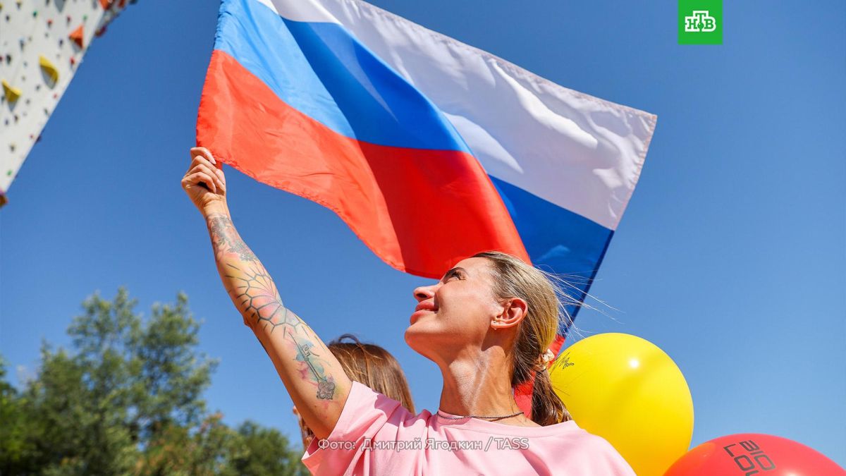 От Камчатки до ДНР: по всей стране проходят патриотические акции и празднования, приуроченные ко Дню Государственного флага РФ От Камчатки до ДНР: по всей стране проходят патриотические акции и празднования, приуроченные ко Дню Государственного флага РФ