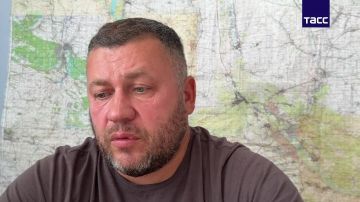 ВСУ стреляют по ногам отказывающимся эвакуироваться из Красного Лимана старикам, сообщил ТАСС военный эксперт Виталий Киселев