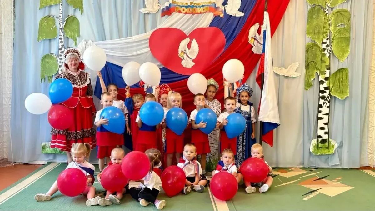 Наталья Бегуненко: В дошкольных учреждениях Петровского района прошли праздничные мероприятия, приуроченные ко Дню Государственного флага Российской Федерации Наталья Бегуненко: В дошкольных учреждениях Петровского района прошли праздничные мероприятия, приуроченные ко Дню Государственного флага Российской Федерации