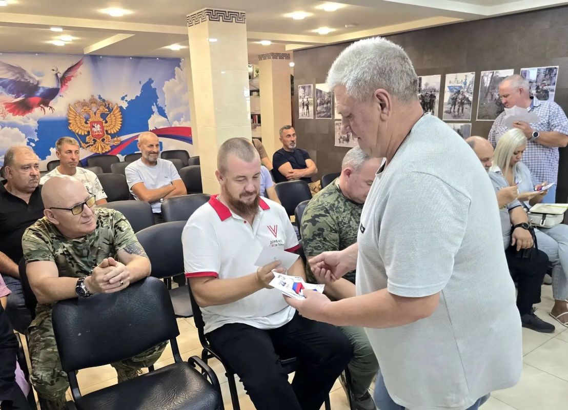 Дмитрий Огилец: Дорогие друзья! Поздравляю вас с Днём Государственного флага Российской Федерации! Дмитрий Огилец: Дорогие друзья! Поздравляю вас с Днём Государственного флага Российской Федерации!