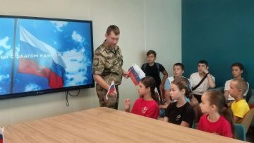 Военнослужащие Южного ордена Жукова округа войск национальной гвардии организовали познавательное мероприятие для воспитанников Мариупольского Дворца детского и юношеского творчества.Встреча состоялась в рамках празднования...