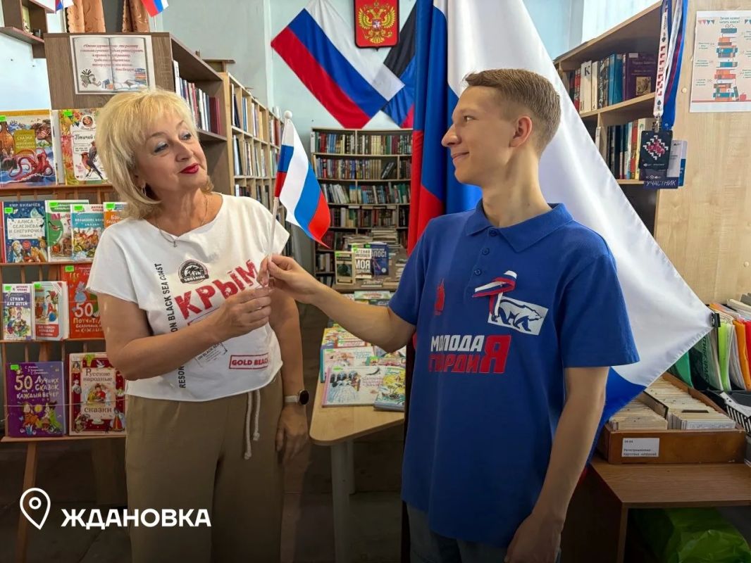 В муниципалитетах Республики прошла раздача флажков России В муниципалитетах Республики прошла раздача флажков России