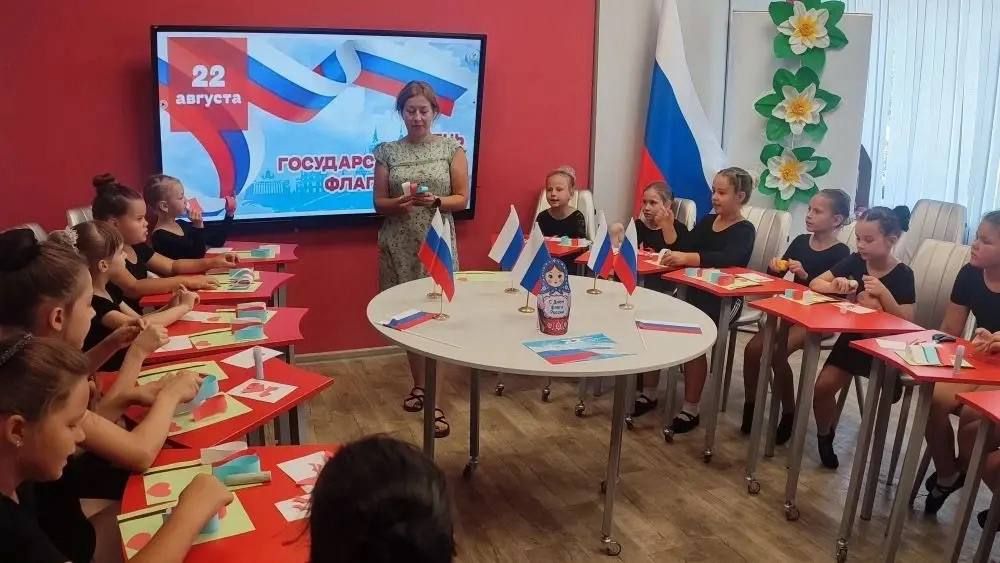 22 августа — День Государственного флага России, один из главных праздников, напоминающих о единстве страны через её официальные символы 22 августа — День Государственного флага России, один из главных праздников, напоминающих о единстве страны через её официальные символы