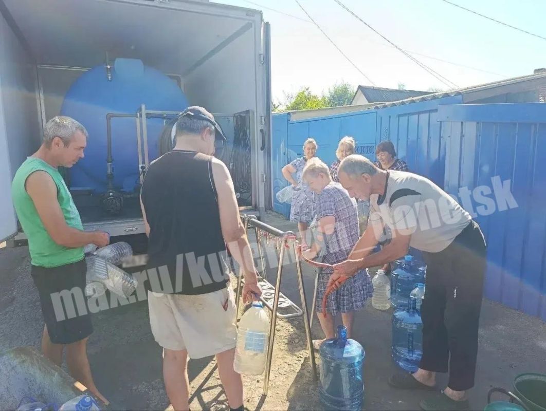 Алексей Кулемзин: Донецкие производители воды оказывают поддержку в условиях сложностей с водоснабжением Алексей Кулемзин: Донецкие производители воды оказывают поддержку в условиях сложностей с водоснабжением