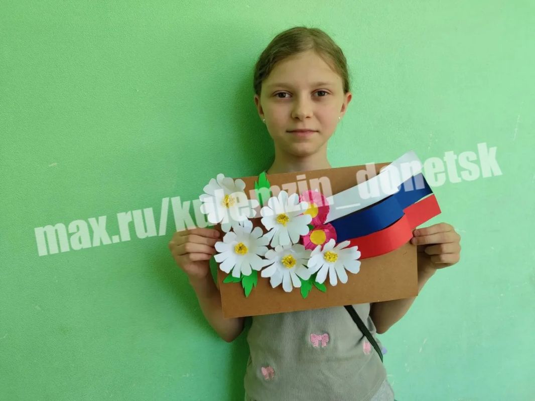 Сегодня в ДК «Смолянка» на базе Образцового коллектива декоративно-прикладного творчества «Очумелые ручки» состоялся мастер-класс «С Россией в сердце», посвященный Дню Государственного флага Российской Федерации Сегодня в ДК «Смолянка» на базе Образцового коллектива декоративно-прикладного творчества «Очумелые ручки» состоялся мастер-класс «С Россией в сердце», посвященный Дню Государственного флага Российской Федерации