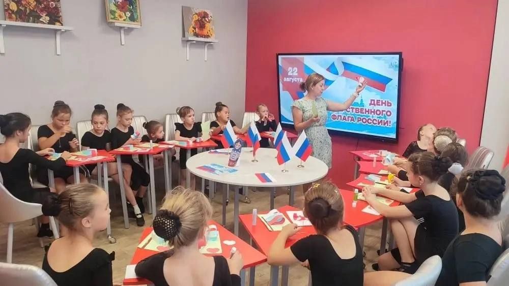 22 августа — День Государственного флага России, один из главных праздников, напоминающих о единстве страны через её официальные символы 22 августа — День Государственного флага России, один из главных праздников, напоминающих о единстве страны через её официальные символы