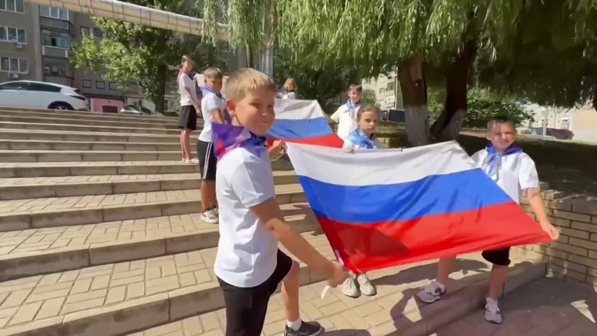 Евгений Поплавский: Каждый год, в нашей стране, 22 августа отмечается День Государственного Флага — важный праздник, который символизирует единство и независимость нашего государства