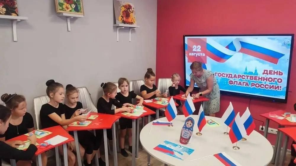 22 августа — День Государственного флага России, один из главных праздников, напоминающих о единстве страны через её официальные символы 22 августа — День Государственного флага России, один из главных праздников, напоминающих о единстве страны через её официальные символы