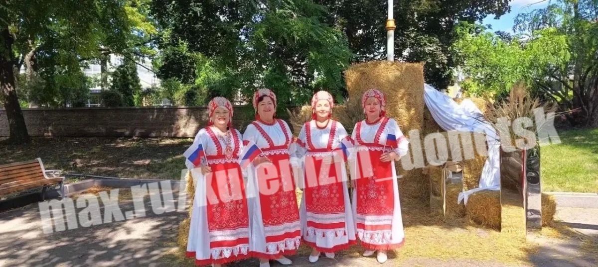 Ко Дню Государственного флага Российской Федерации учреждения культуры города стали площадками для ярких патриотических мероприятий, которые объединили жителей вокруг главного символа страны Ко Дню Государственного флага Российской Федерации учреждения культуры города стали площадками для ярких патриотических мероприятий, которые объединили жителей вокруг главного символа страны
