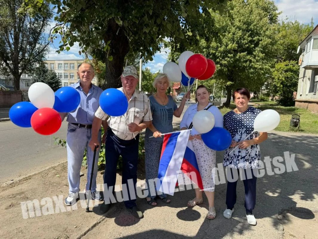 Ко Дню Государственного флага Российской Федерации учреждения культуры города стали площадками для ярких патриотических мероприятий, которые объединили жителей вокруг главного символа страны