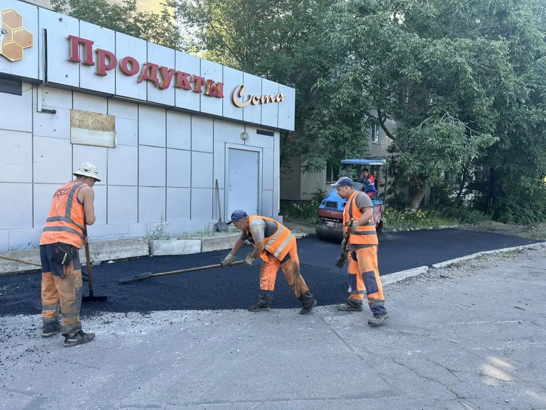 Выполнено восстановление нарушенного асфальтобетонного покрытия после работ теплосети на инженерных сетях (ул.Батищева) Выполнено восстановление нарушенного асфальтобетонного покрытия после работ теплосети на инженерных сетях (ул.Батищева)